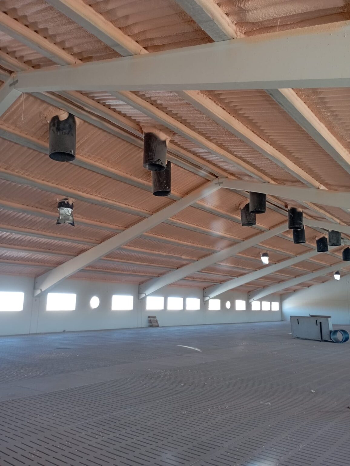Instalación de sistemas para eliminar vibraciones en equipos industriales